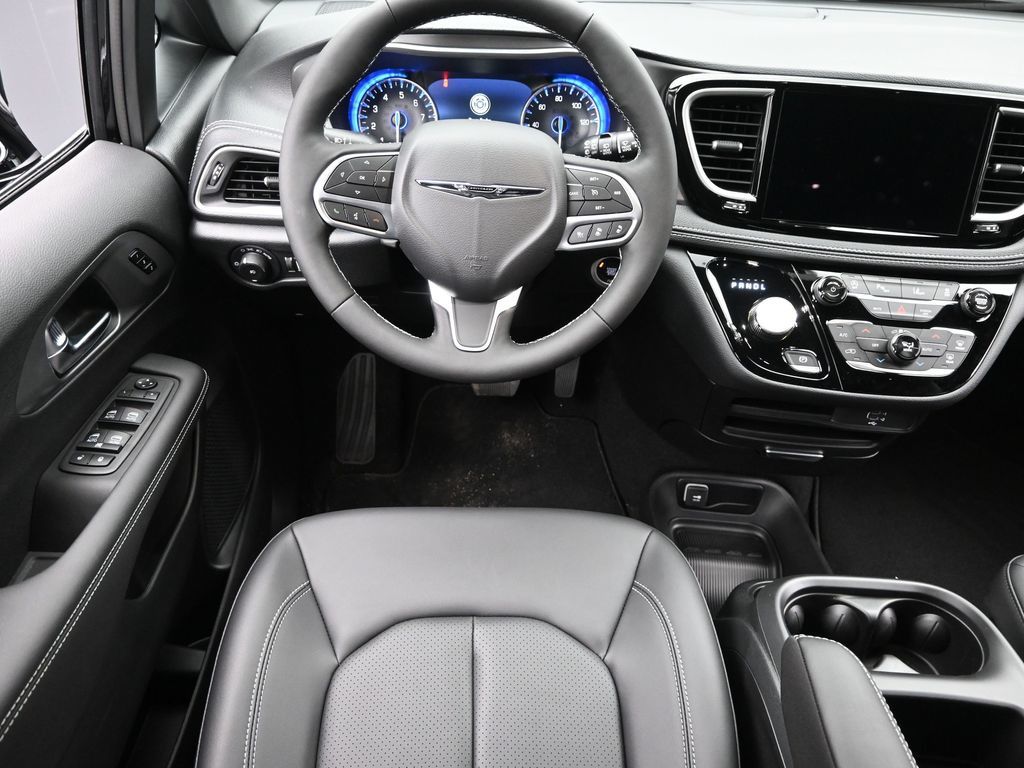 2026 Chrysler Pacifica photo 15