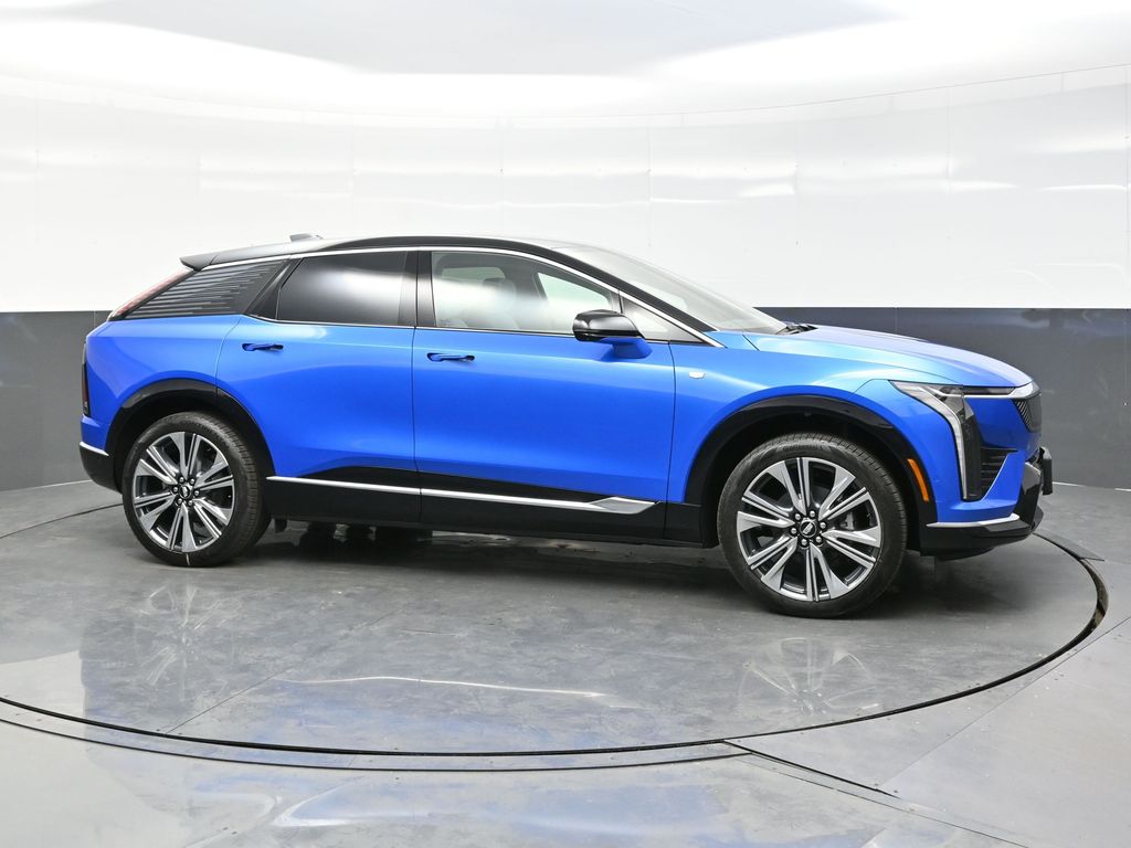 2025 Cadillac Optiq Luxury photo 7
