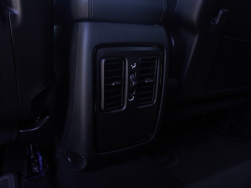 New 2024 Octane Red Pearl-Coat Exterior Paint Dodge SXT Blacktop image 24