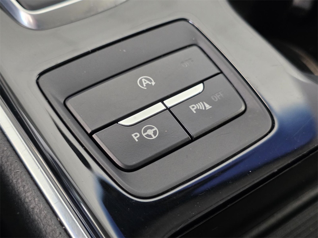2020 Ford Edge Titanium photo 31