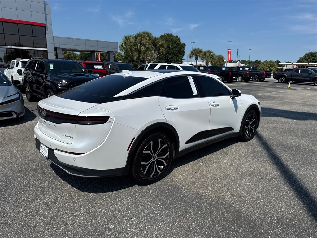 2023 Toyota Crown Limited photo 3