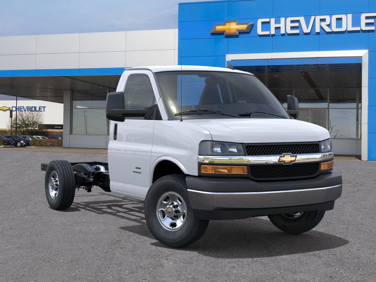 2025 Chevrolet Express Cutaway 3500 photo 3