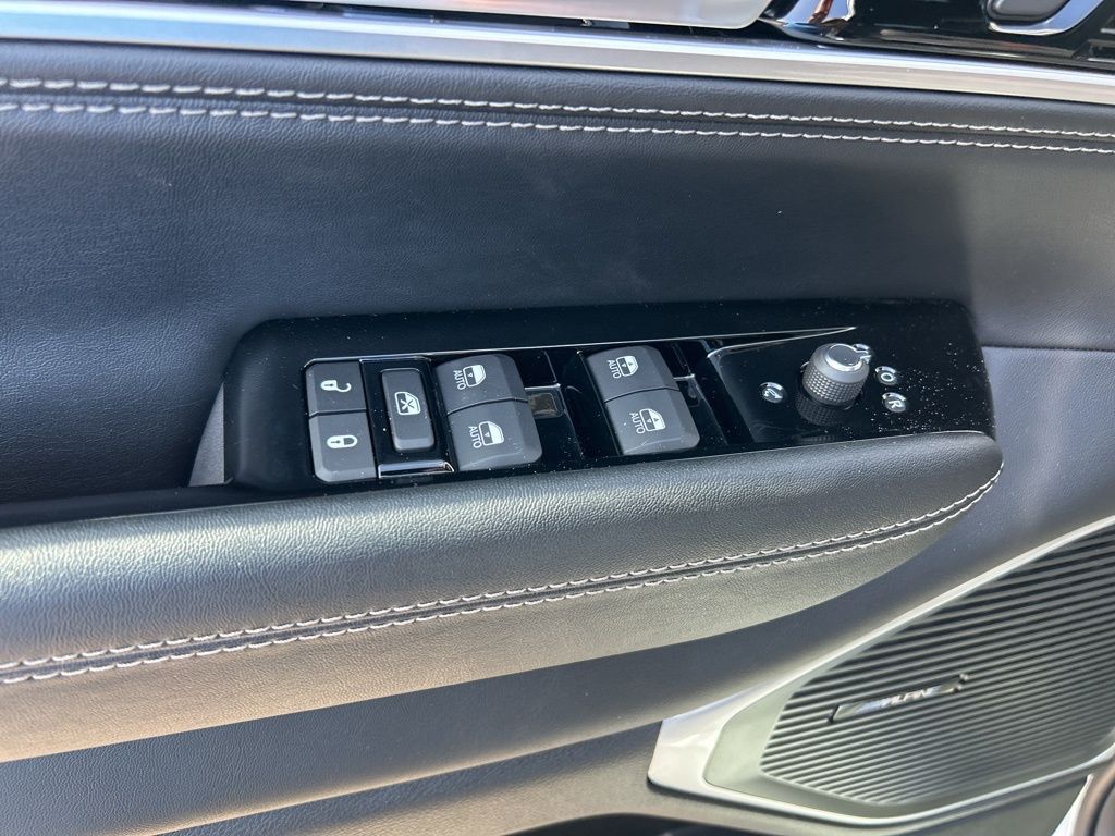 2025 Jeep Wagoneer Series II photo 35