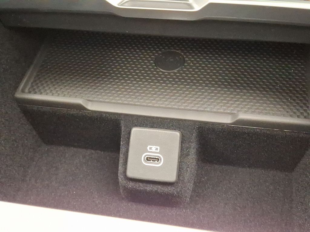 2025 Land Rover Range Rover SE photo 11