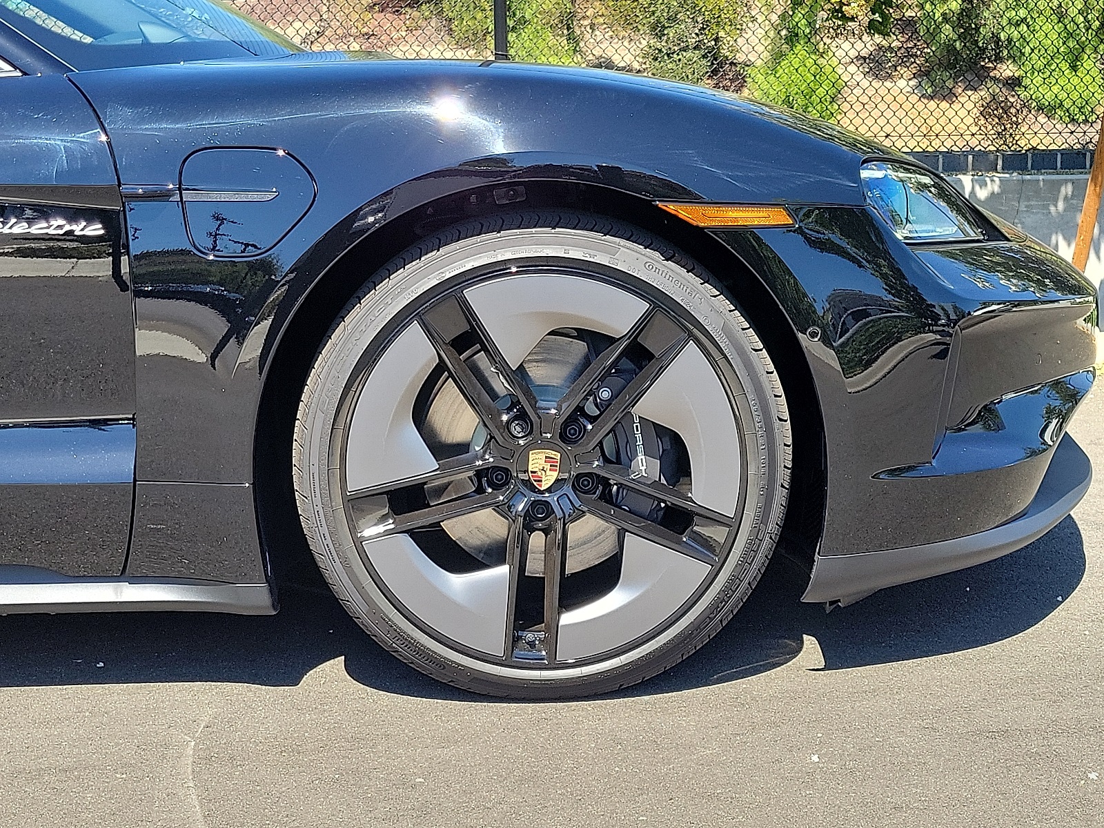 2025 Porsche Taycan photo 11