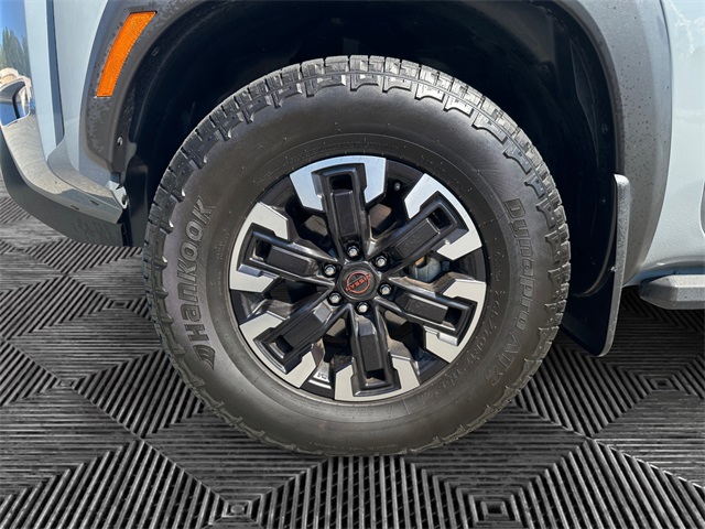 2024 Nissan Frontier PRO-4X photo 13