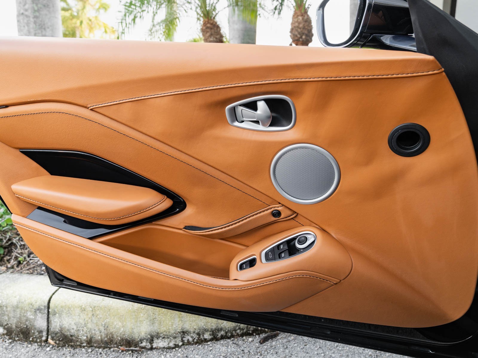 2021 Aston Martin Vantage photo 34