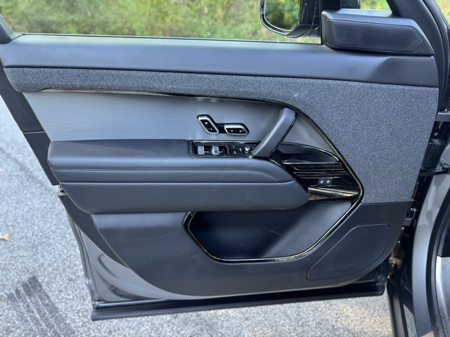 2024 Land Rover Range Rover Sport SE photo 10