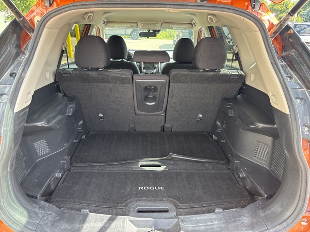 2019 Nissan Rogue SV photo 14