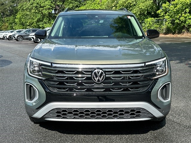 2025 Volkswagen Atlas Peak Edition SE photo 2