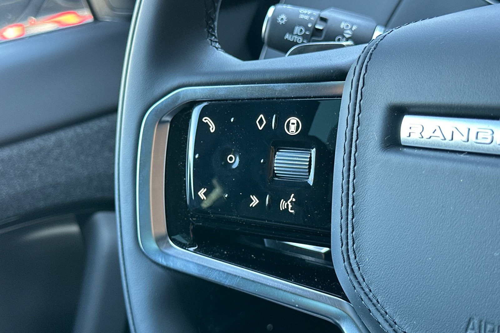 2025 Land Rover Range Rover Sport SE photo 24