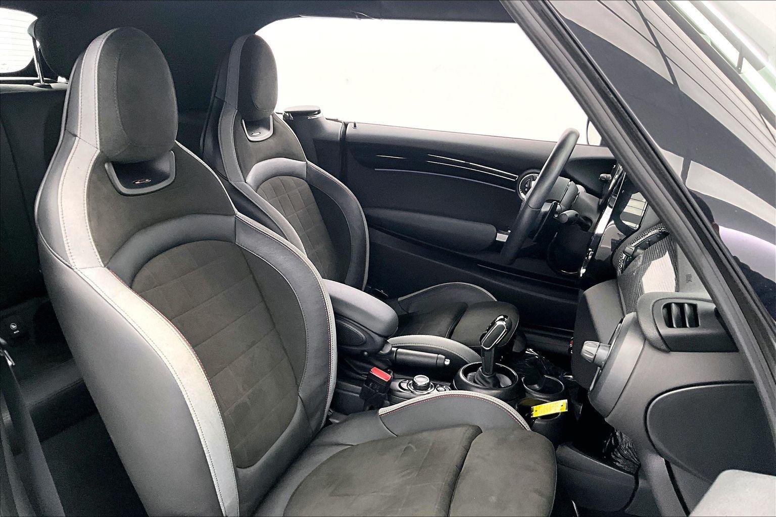 2022 Mini Cooper Convertible Iconic photo 3