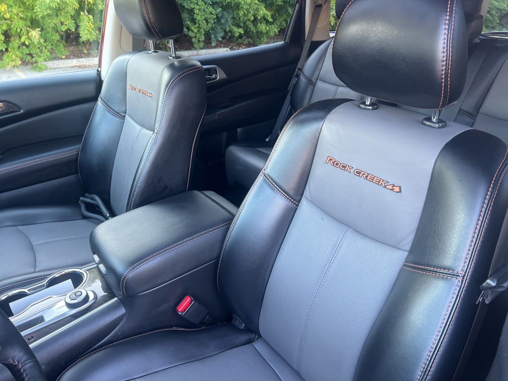 2020 Nissan Pathfinder SL photo 5