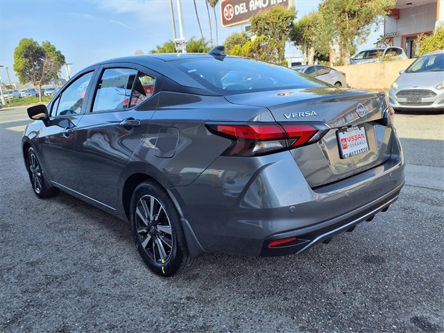 2025 Nissan Versa SV photo 10