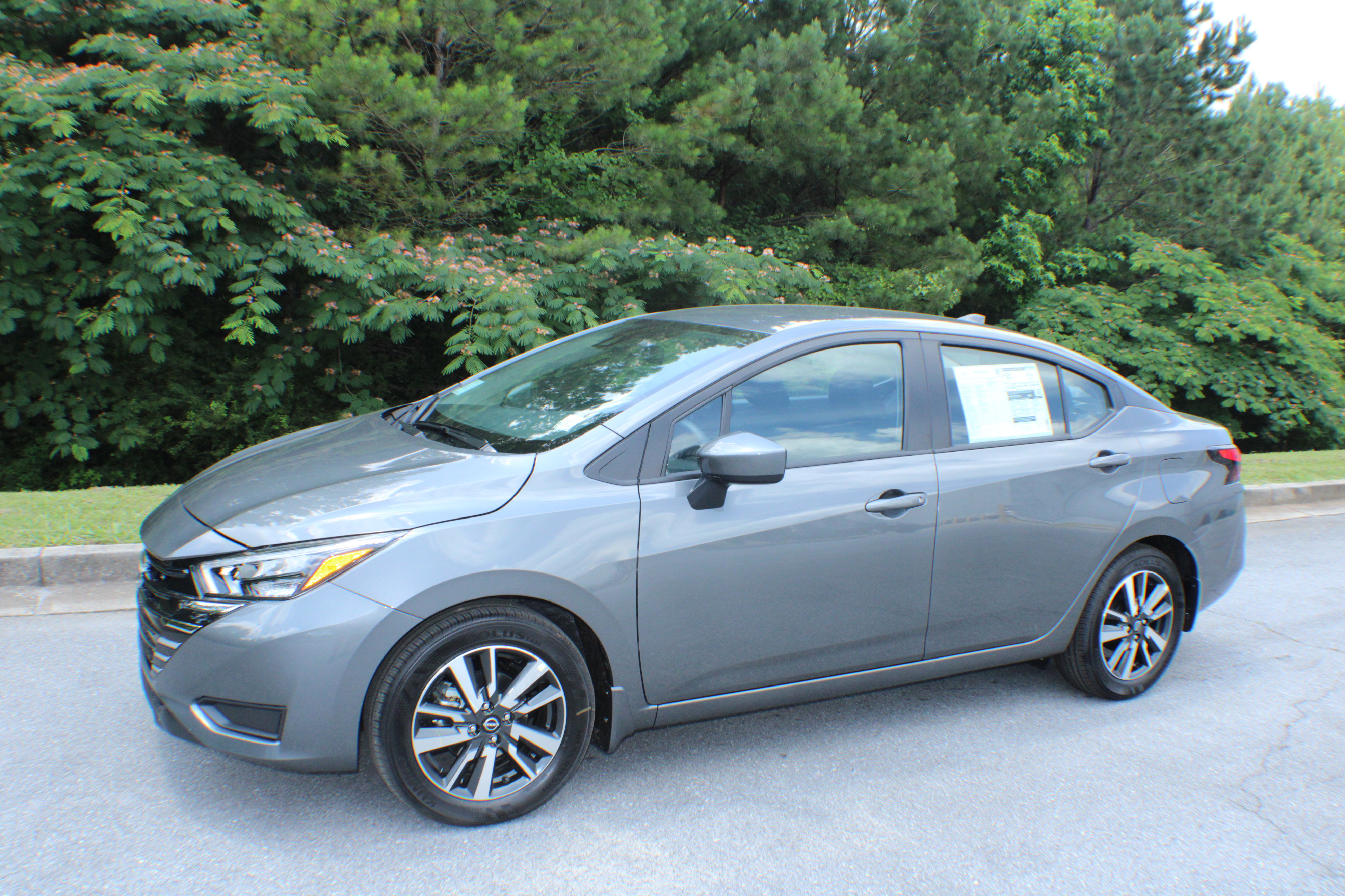 2025 Nissan Versa SV photo 4
