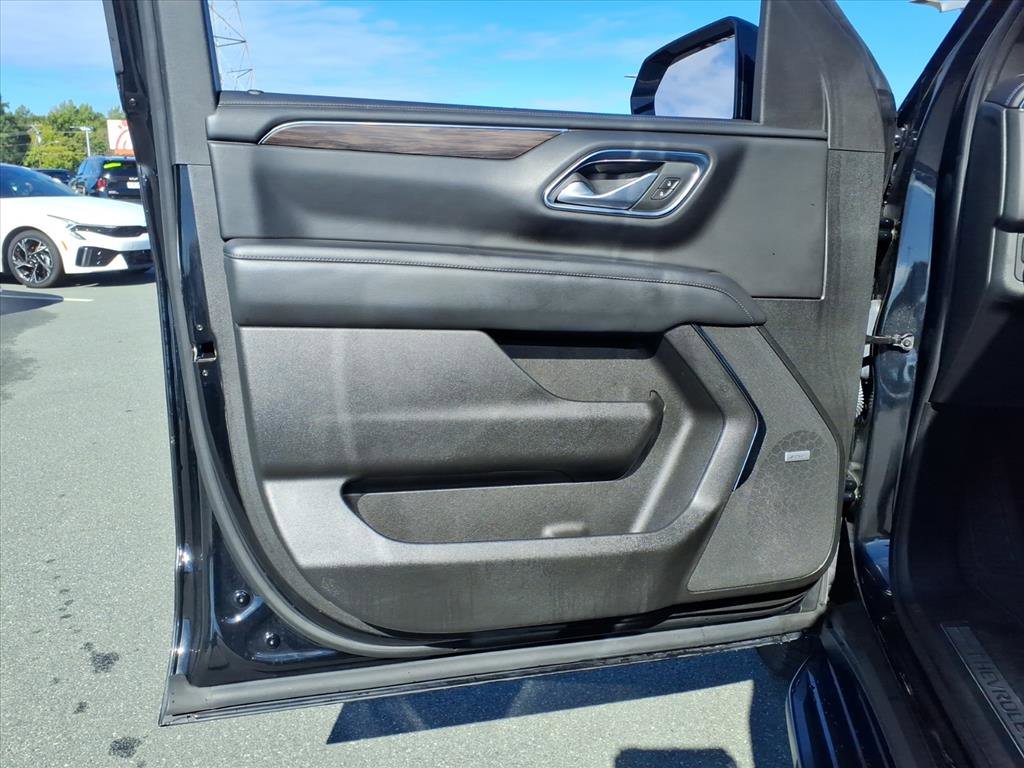 2023 Chevrolet Suburban LT photo 9
