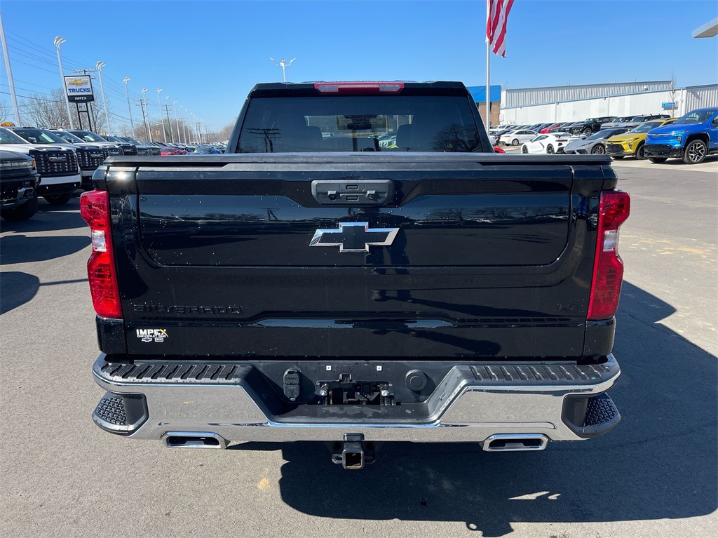 2024 Chevrolet Silverado 1500 LT photo 4