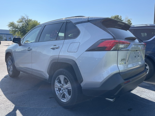 2023 Toyota RAV4 XLE photo 3