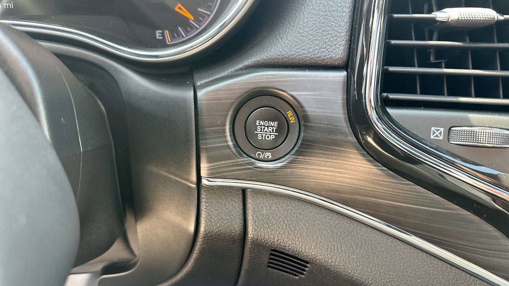 2021 Jeep Grand Cherokee Anniversary Edition photo 14