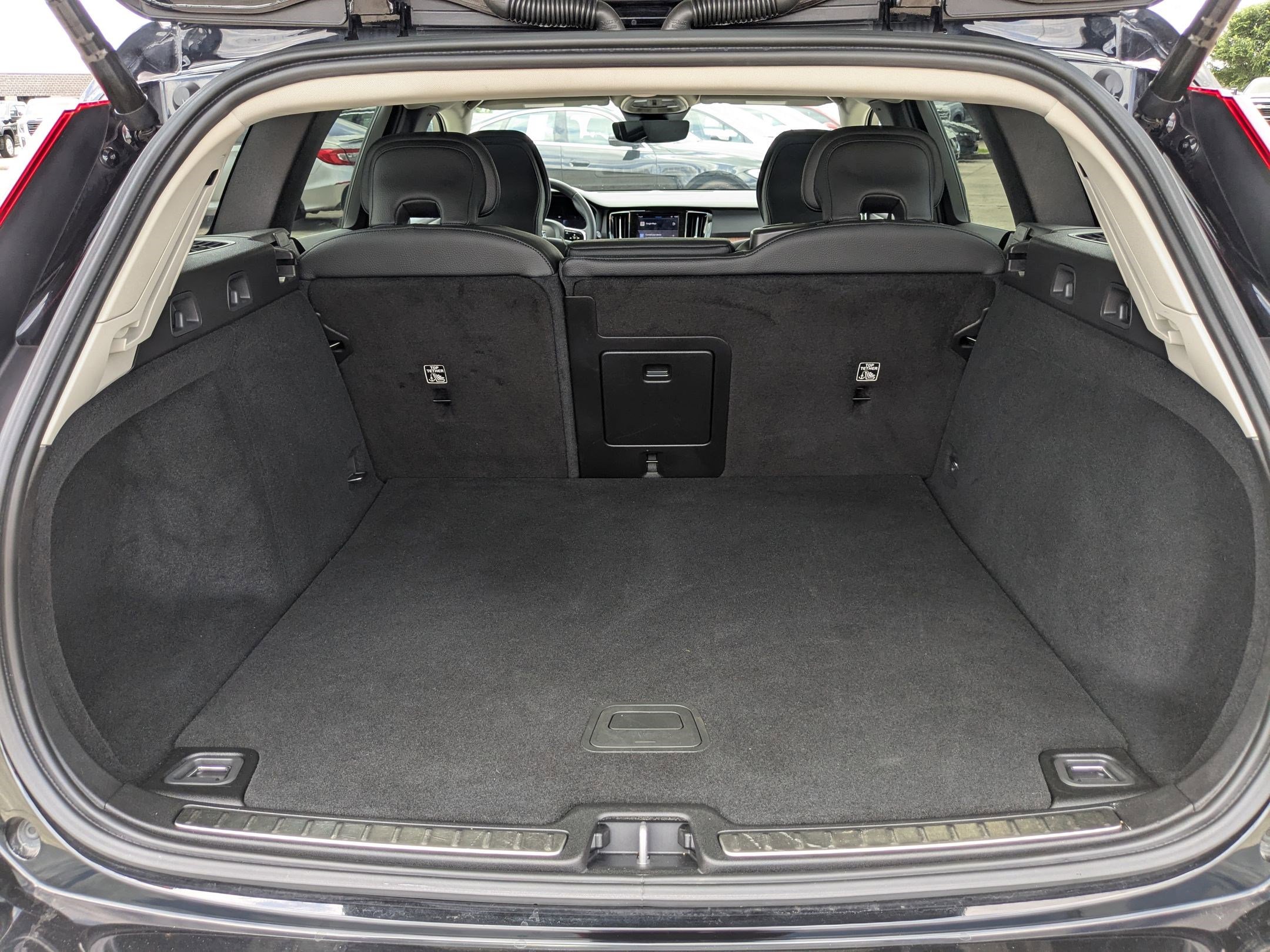 2023 Volvo V60 Cross Country B5 Plus photo 26