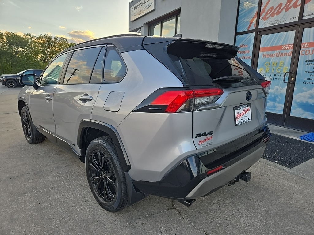 2022 Toyota RAV4 Hybrid XSE photo 7