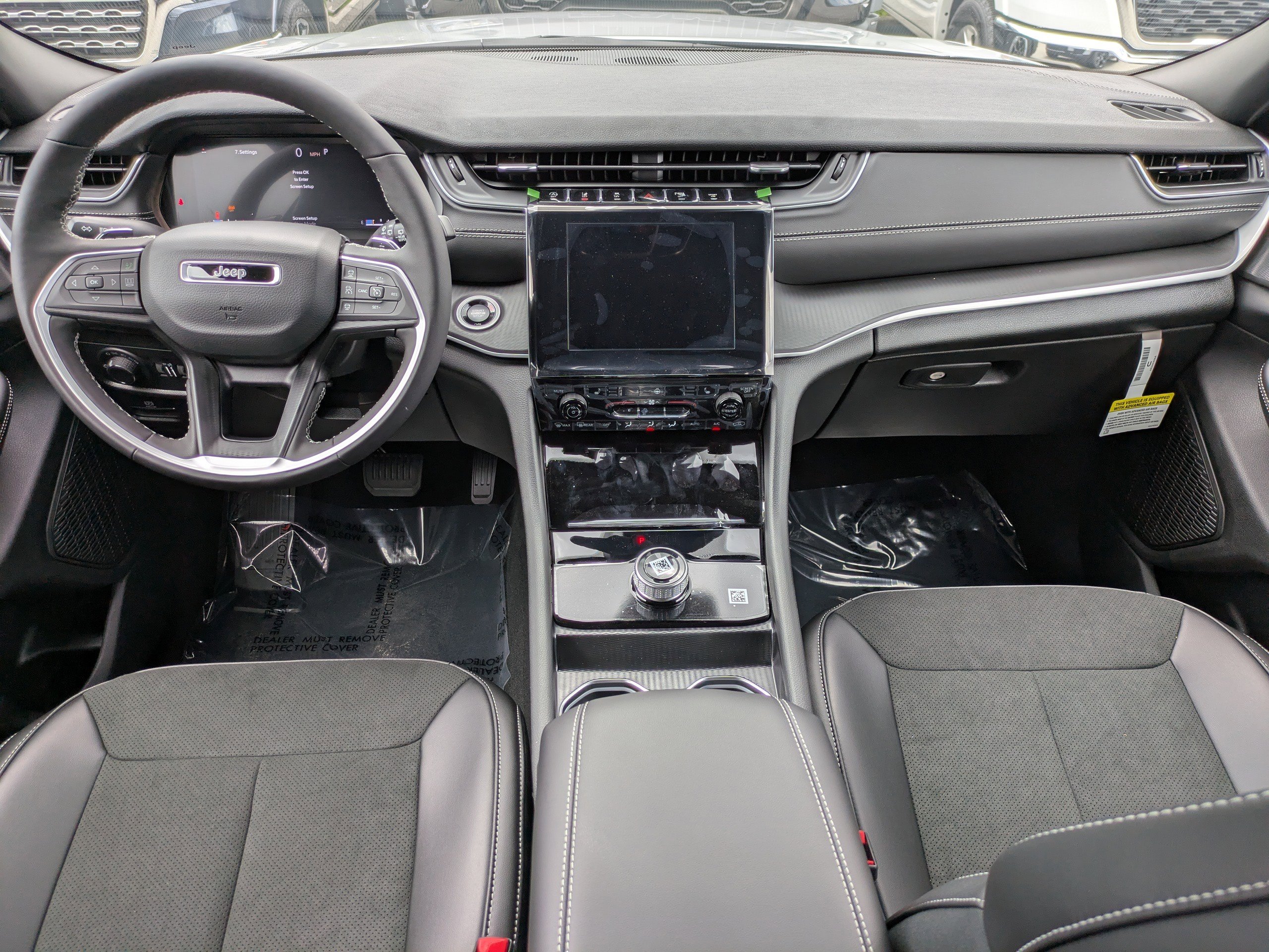 2025 Jeep Grand Cherokee Laredo Altitude photo 13