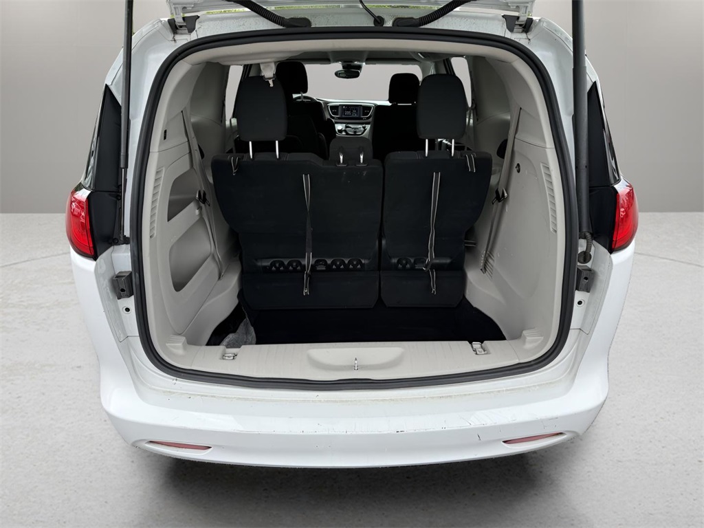 2023 Chrysler Voyager LX photo 14