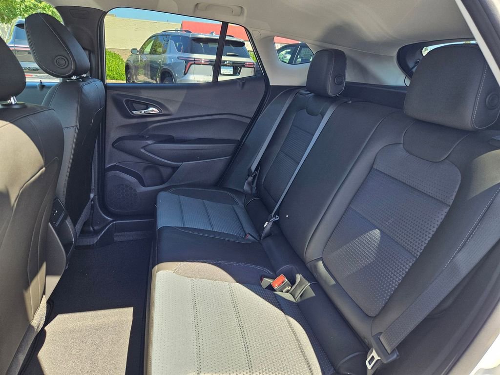 2025 Chevrolet Trax LT photo 25