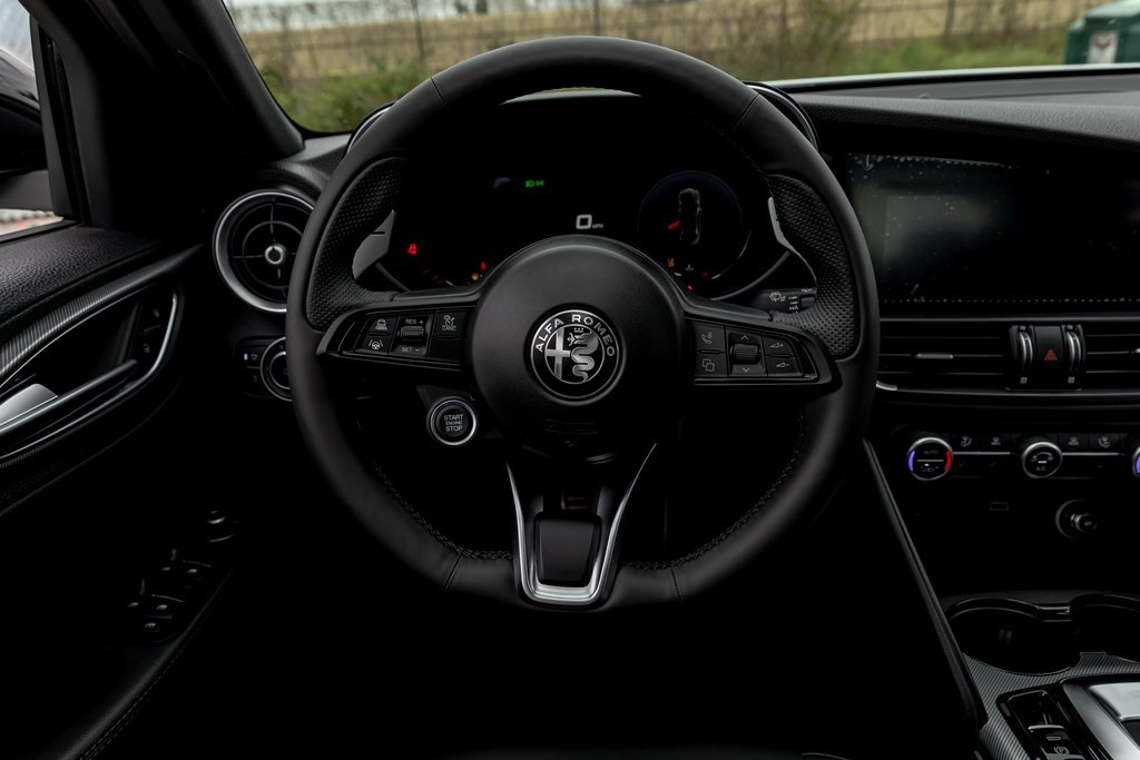 2025 Alfa Romeo Giulia Base photo 22
