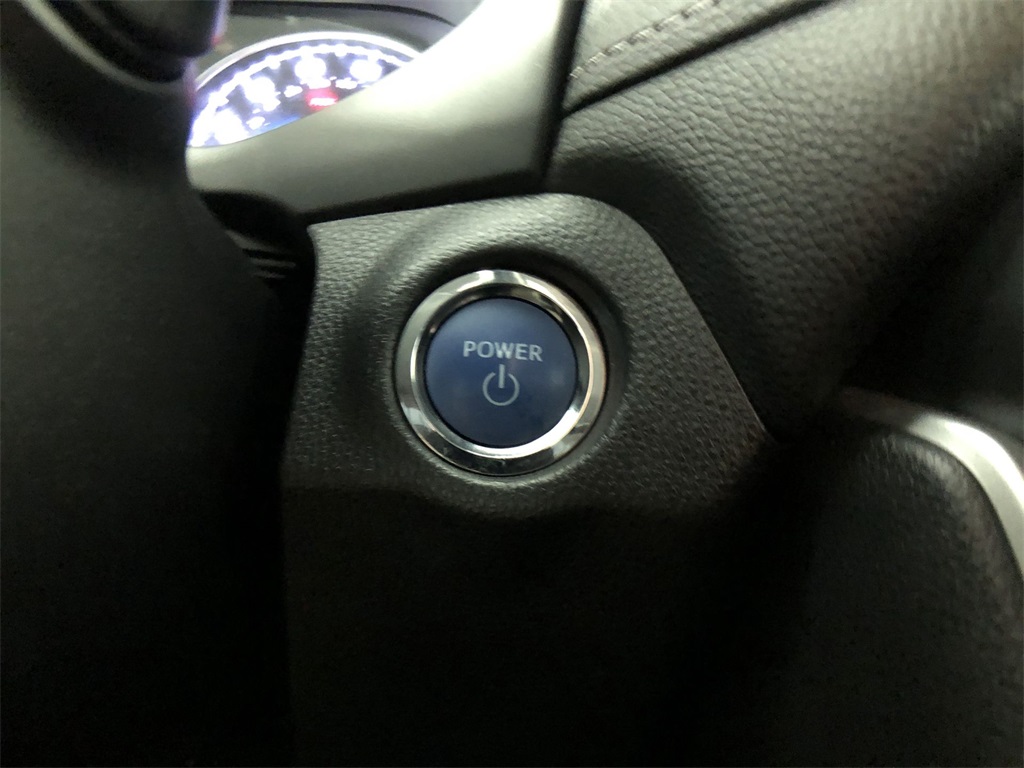 2022 Toyota RAV4 Hybrid XLE Premium photo 17
