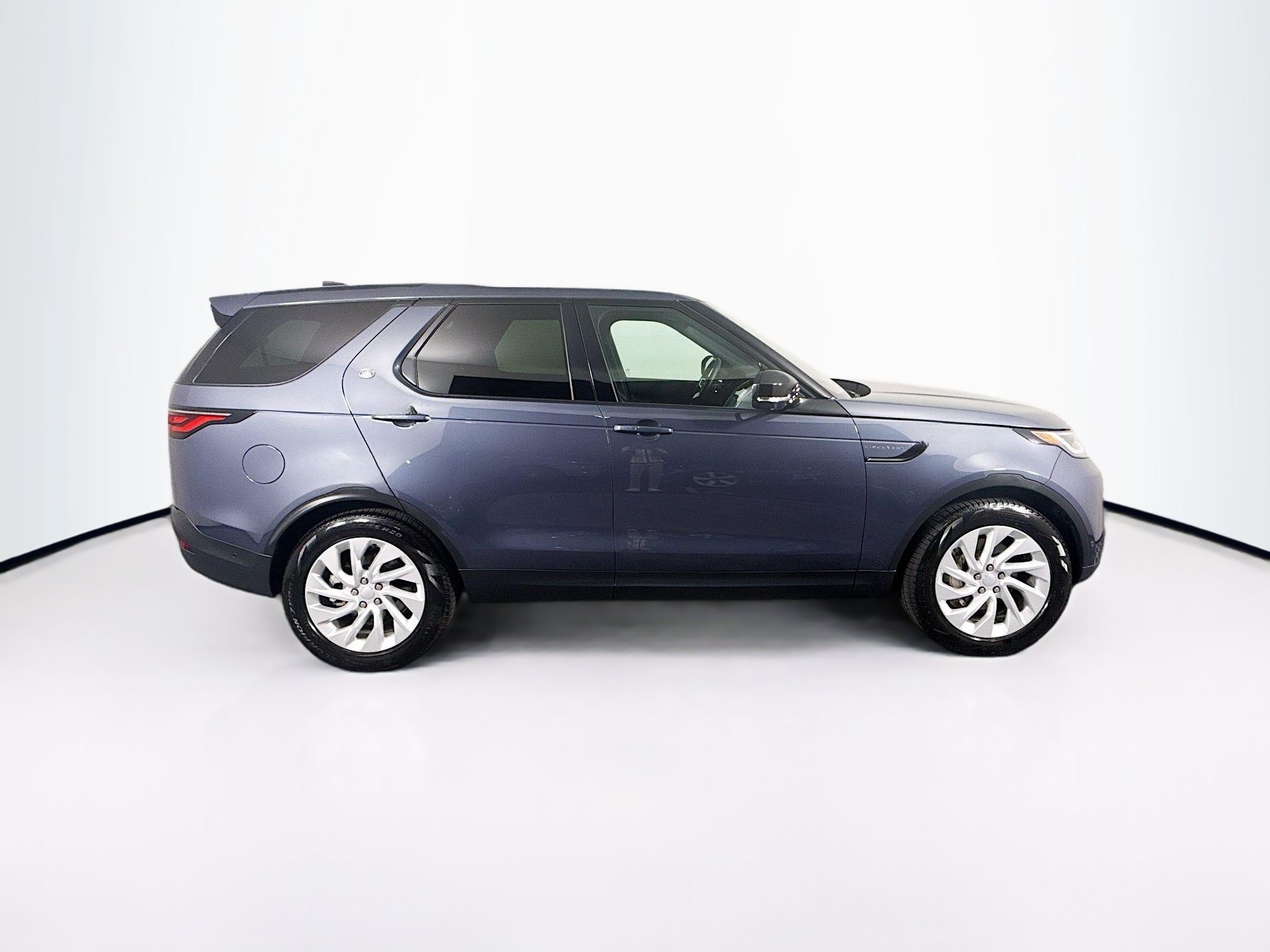 2025 Land Rover Discovery S photo 4