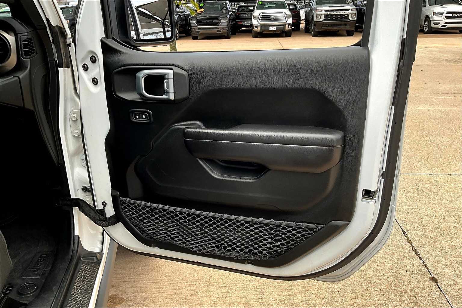 2020 Jeep Wrangler Unlimited Willys photo 37