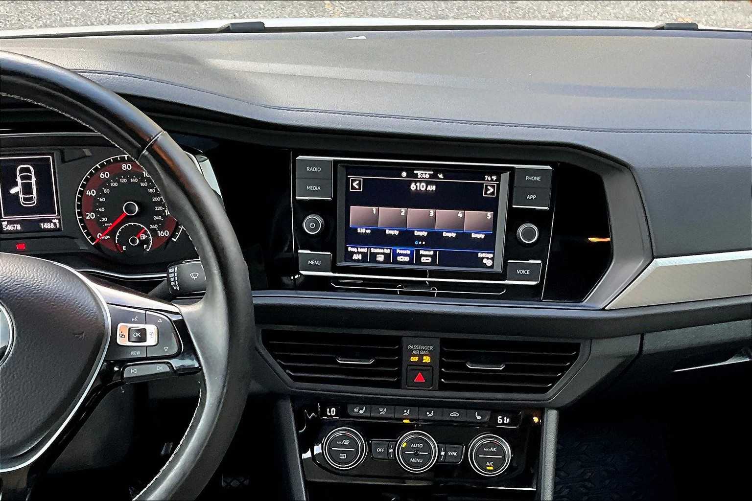 2020 Volkswagen Jetta R-Line photo 3