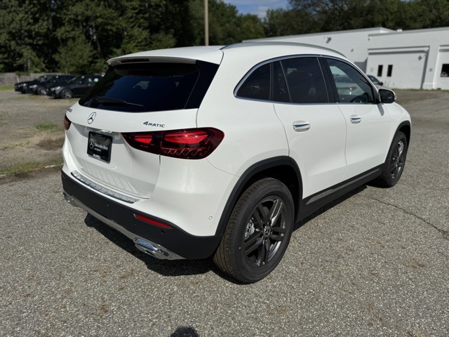 2026 Mercedes Benz GLA 250 4MATIC photo 3