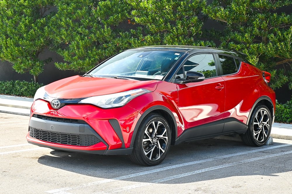 2020 Toyota C-HR XLE's photo