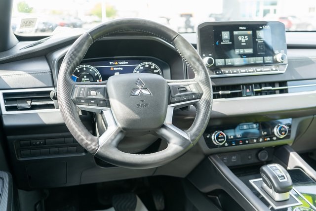 2023 Mitsubishi Outlander SEL photo 12