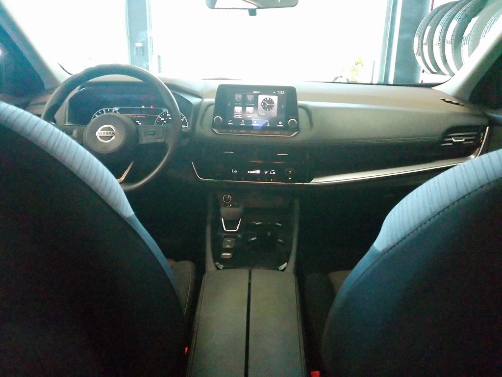2021 Nissan Rogue SV photo 21