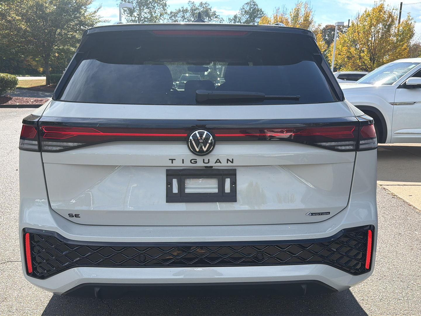2025 Volkswagen Tiguan SE R-Line Black photo 3