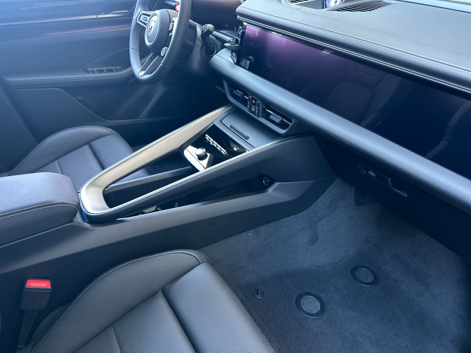 2025 Porsche Macan Turbo Electric photo 16