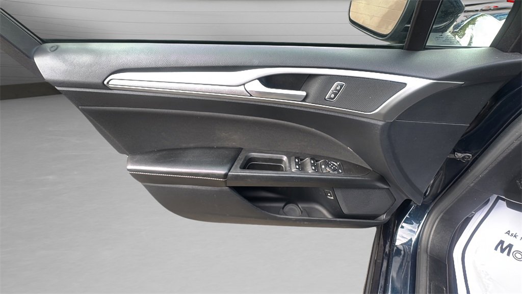 2020 Ford Fusion Hybrid SE photo 18