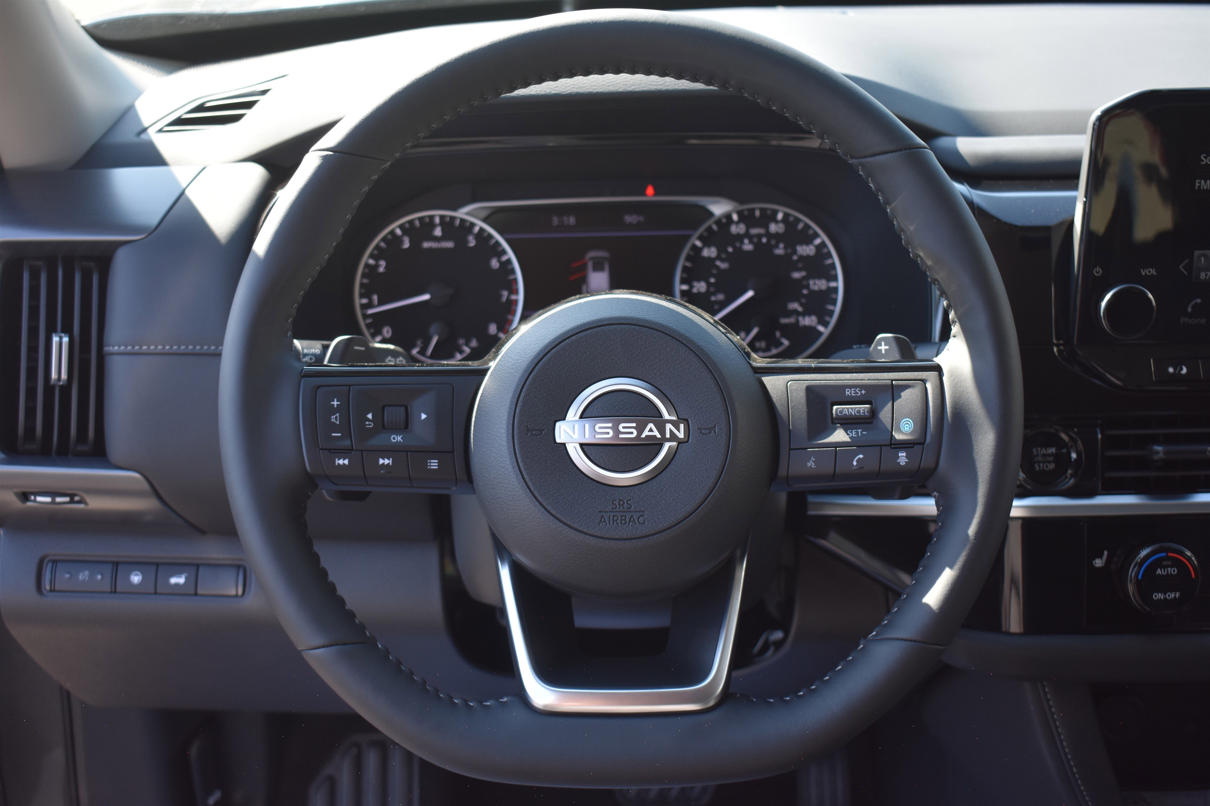 2025 Nissan Pathfinder SL photo 8