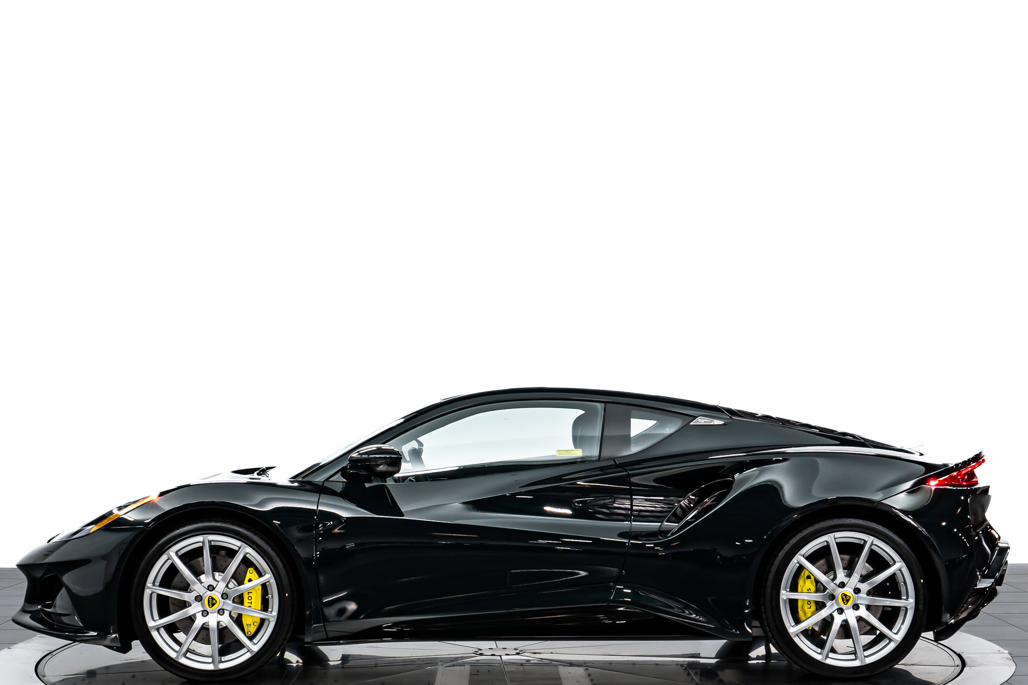 2025 Lotus Emira Base photo 2