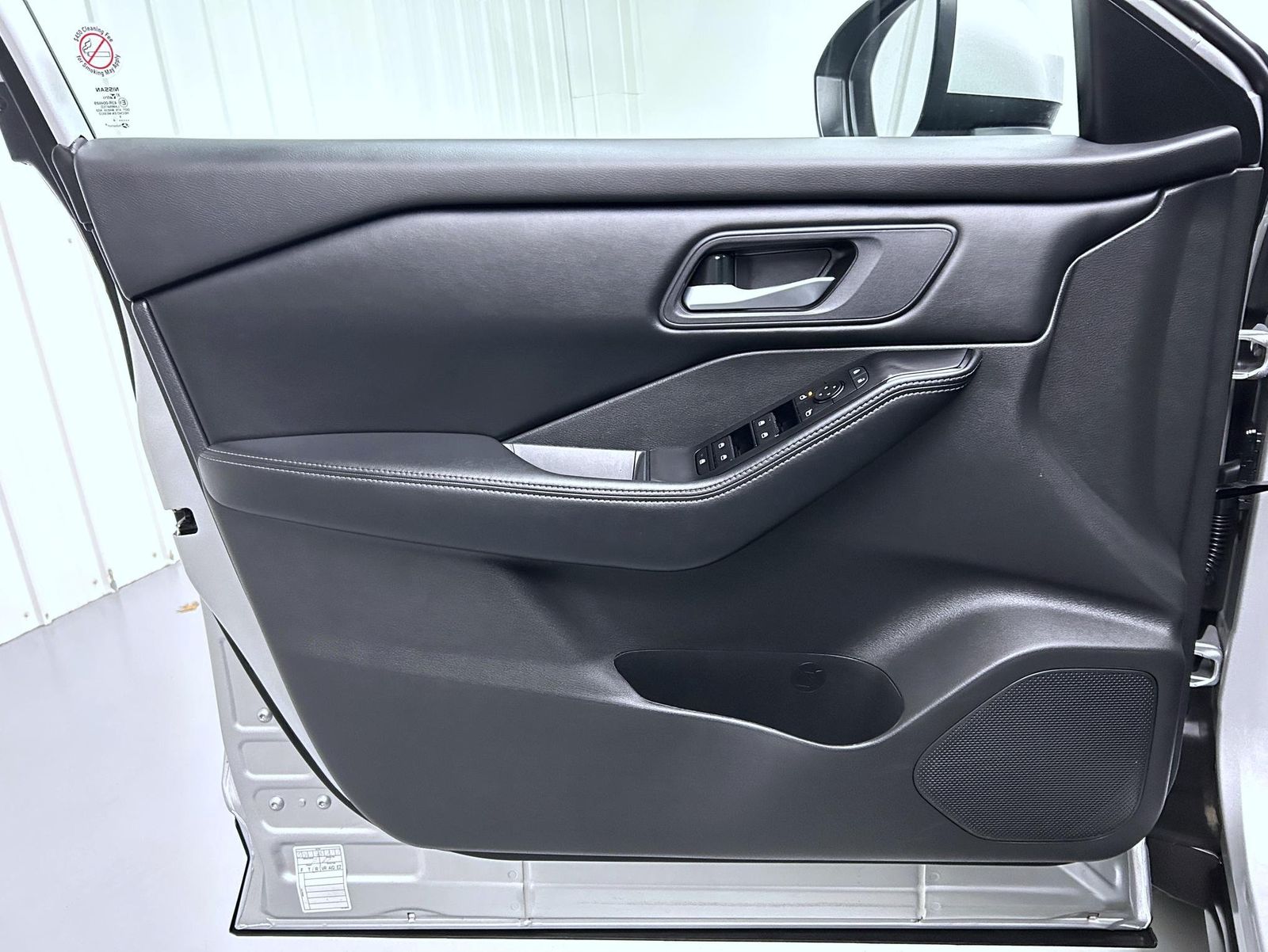 2024 Nissan Rogue SV photo 9