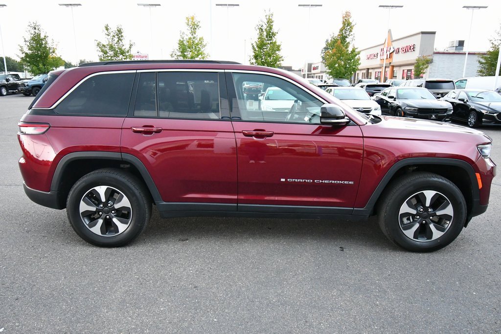 2024 Jeep Cherokee Limited 4xe photo 6