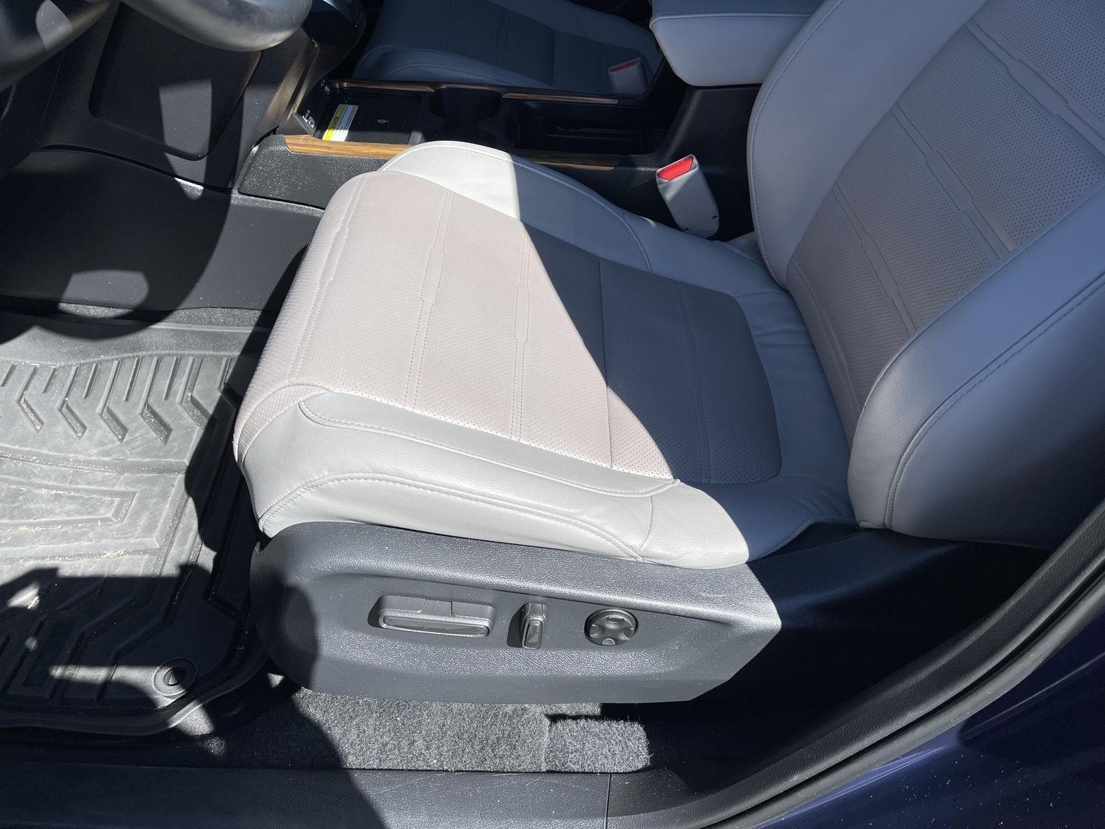 2022 Honda CR-V Touring photo 3