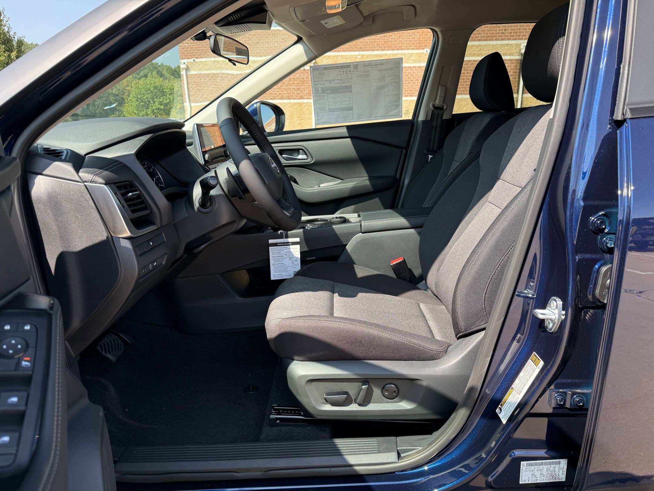 2026 Nissan Rogue SV photo 4