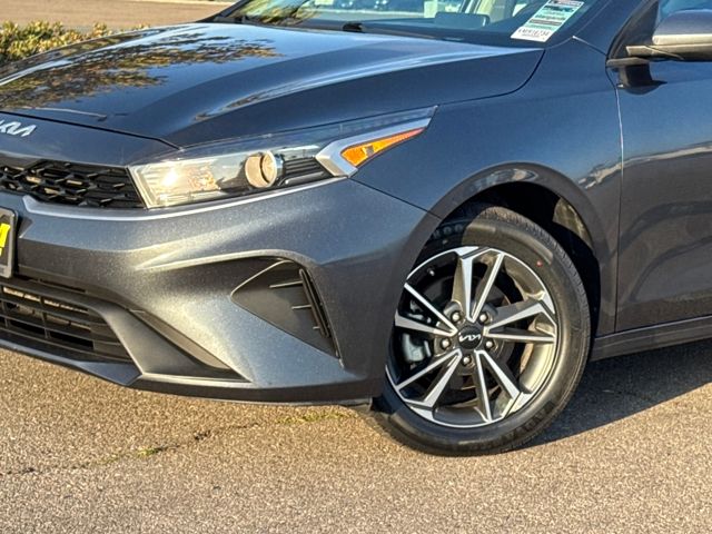 2023 Kia Forte LXS photo 3