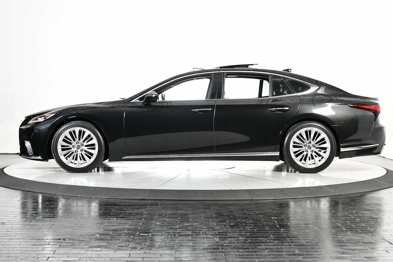 2023 Lexus LS 500 photo 2