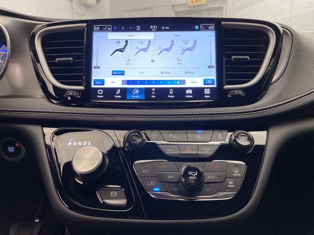 2026 Chrysler Pacifica photo 10