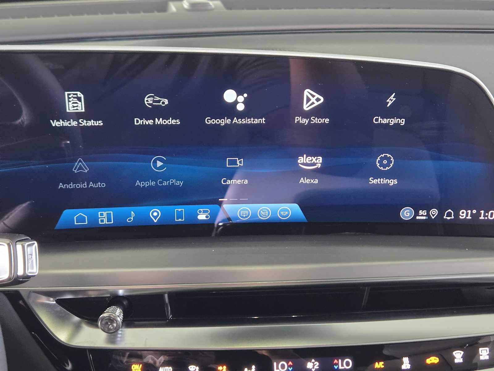 2025 Cadillac Lyriq Luxury photo 11